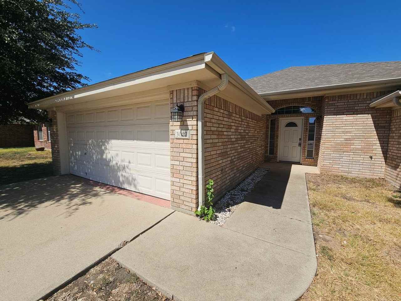 3007 Wisteria Ln - Photo 2 of 22