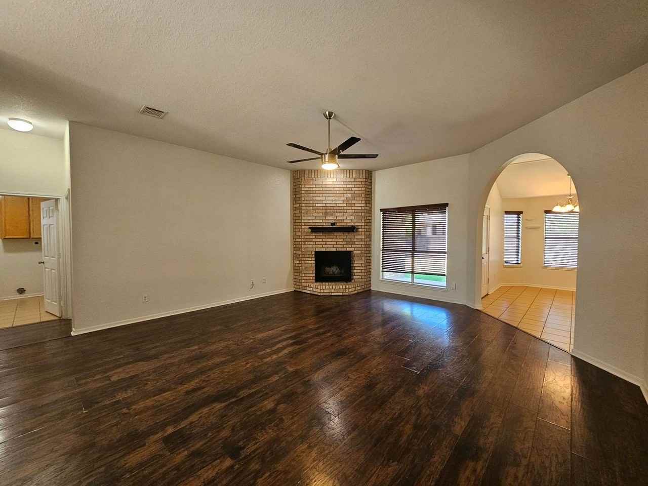 3007 Wisteria Ln - Photo 4 of 22