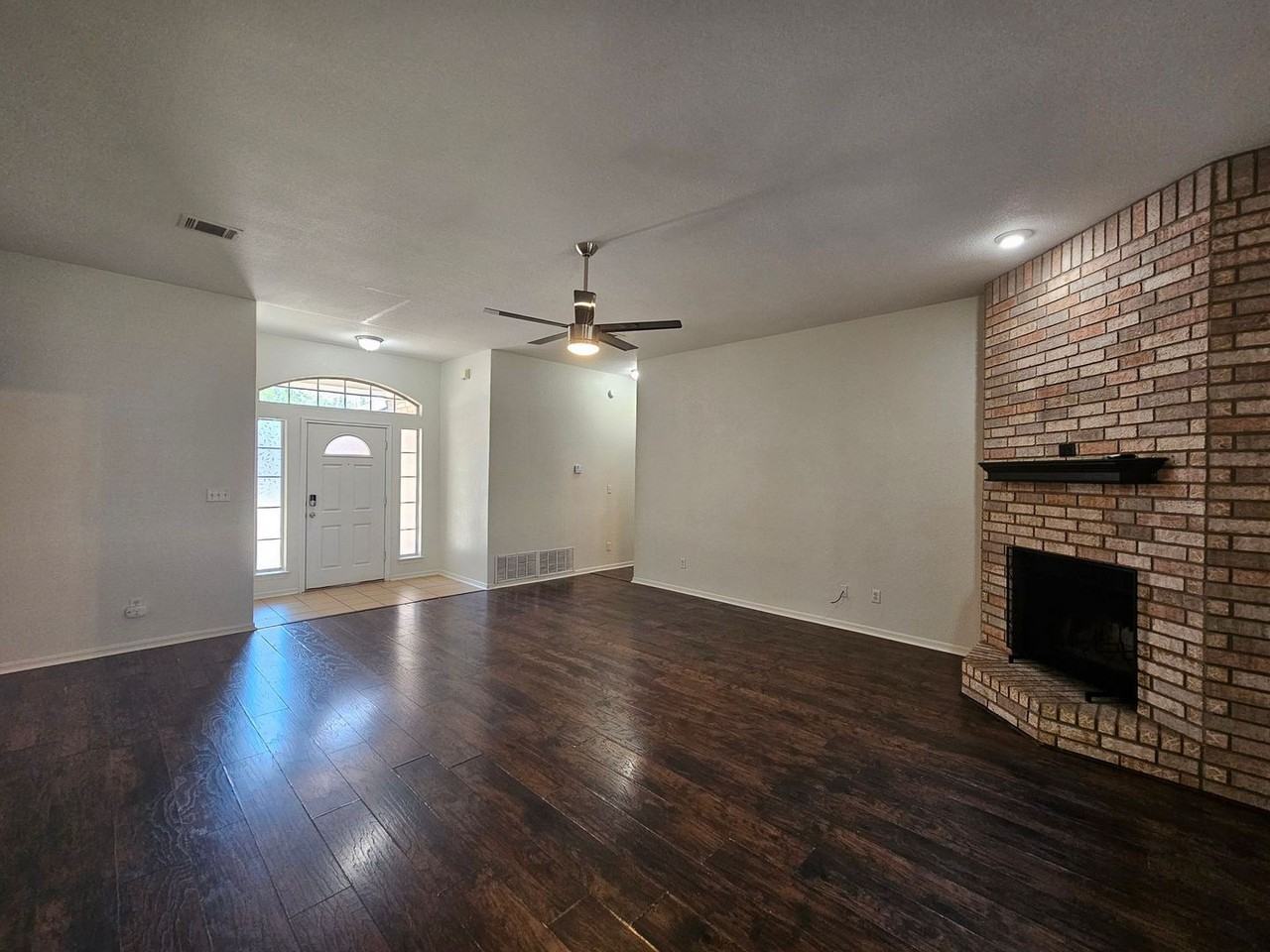 3007 Wisteria Ln - Photo 5 of 22