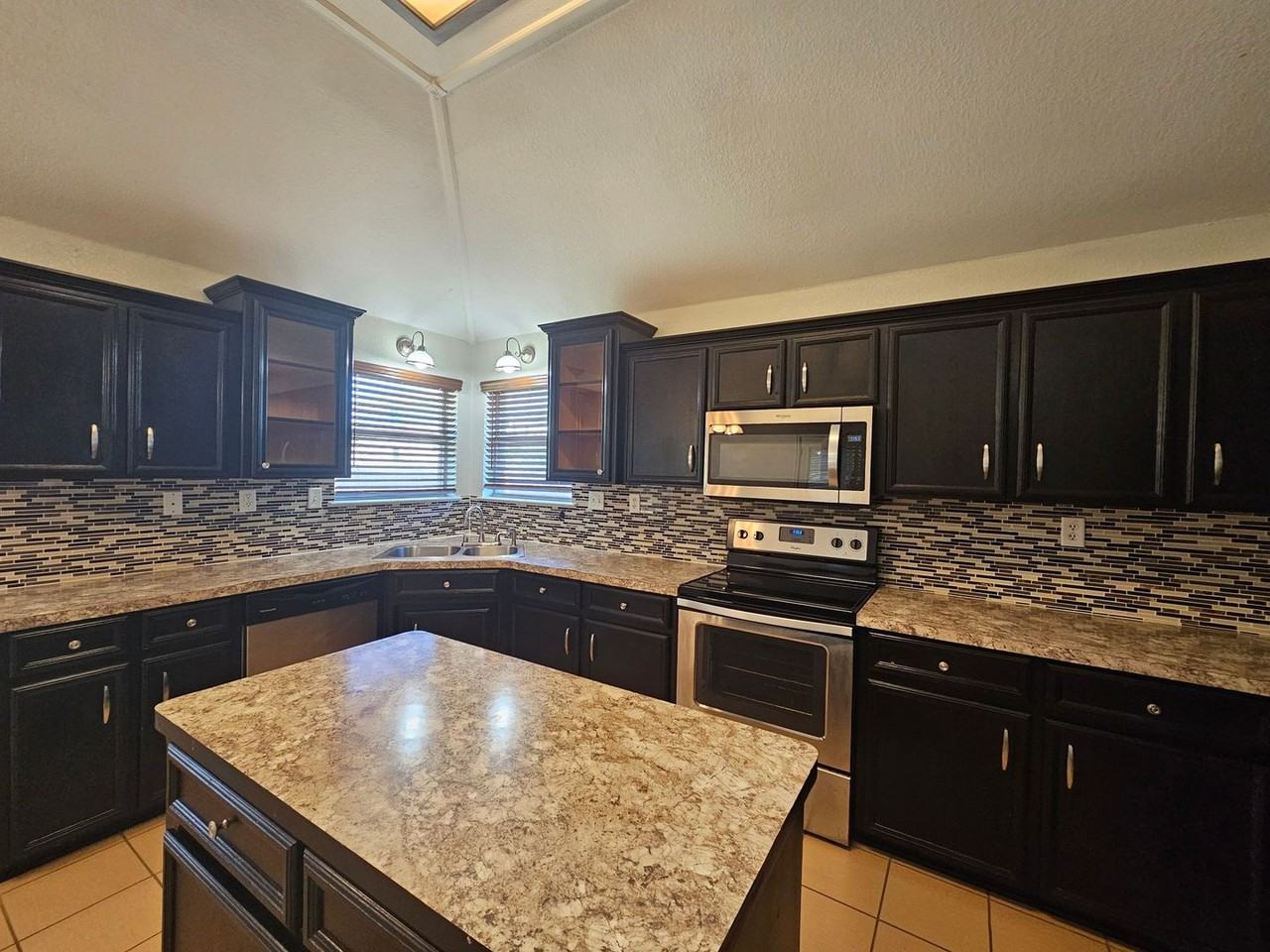 3007 Wisteria Ln - Photo 7 of 22