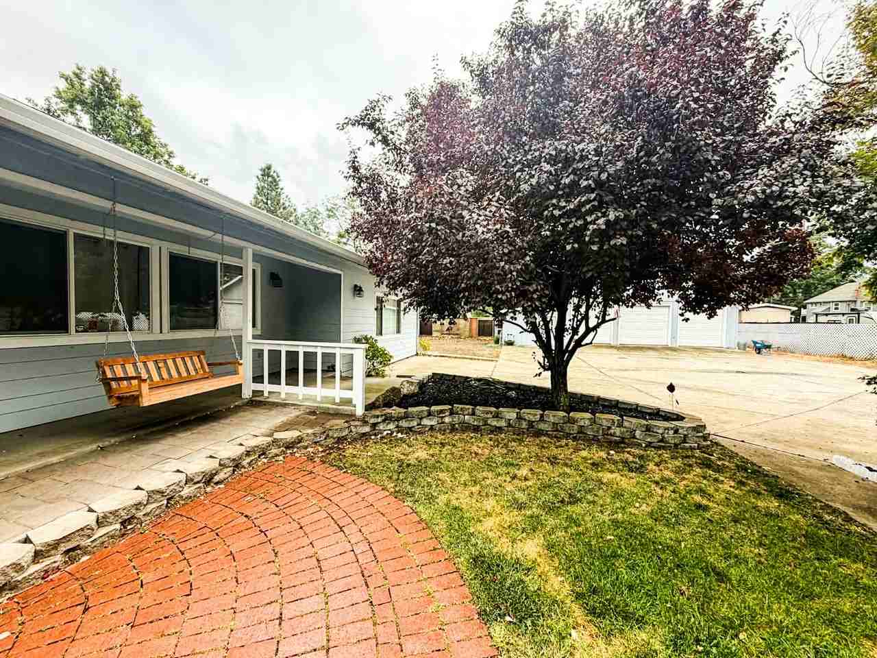 400 Burgess Street - Photo 3 of 37