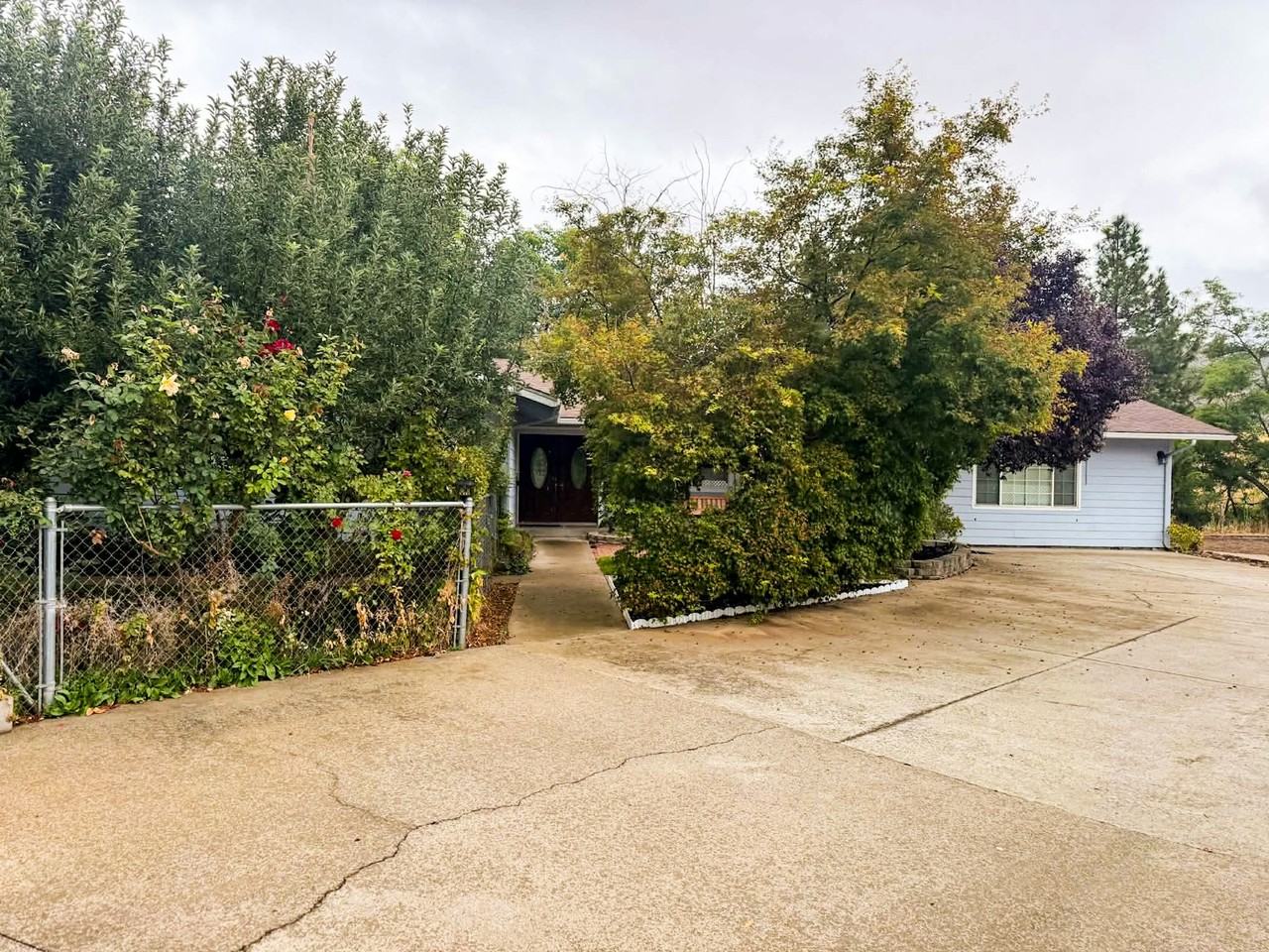 400 Burgess Street - Photo 4 of 37