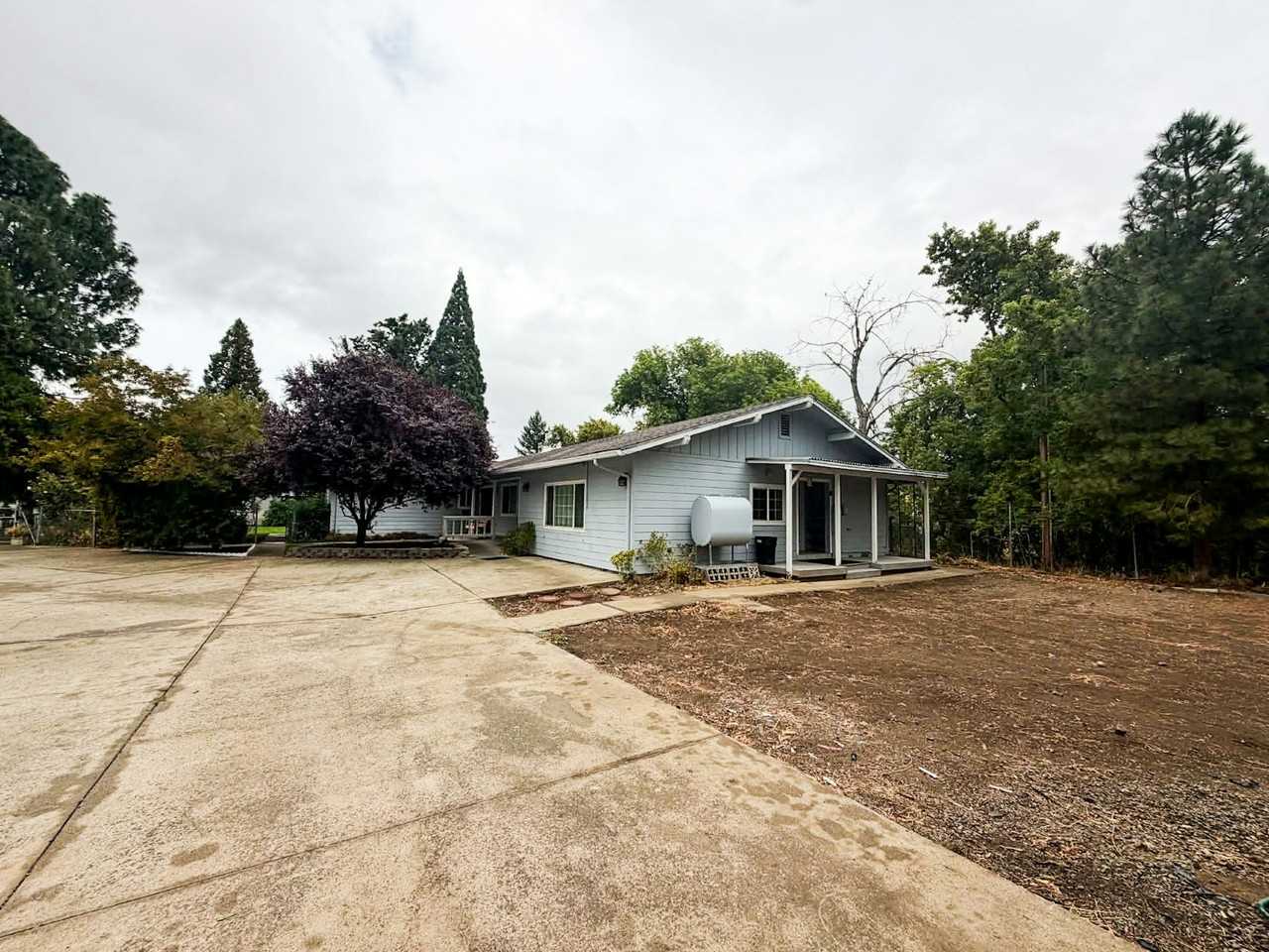 400 Burgess Street - Photo 6 of 37