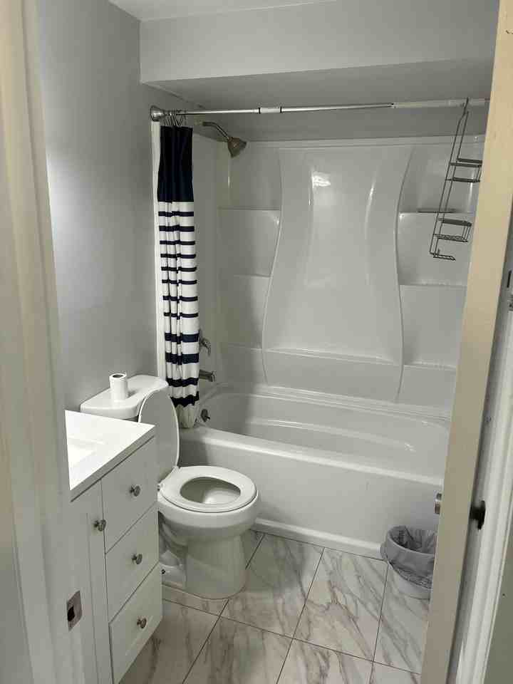 202 Essex Dr - Photo 3 of 15