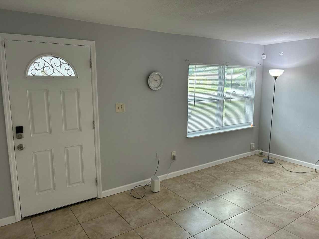 202 Essex Dr - Photo 4 of 15