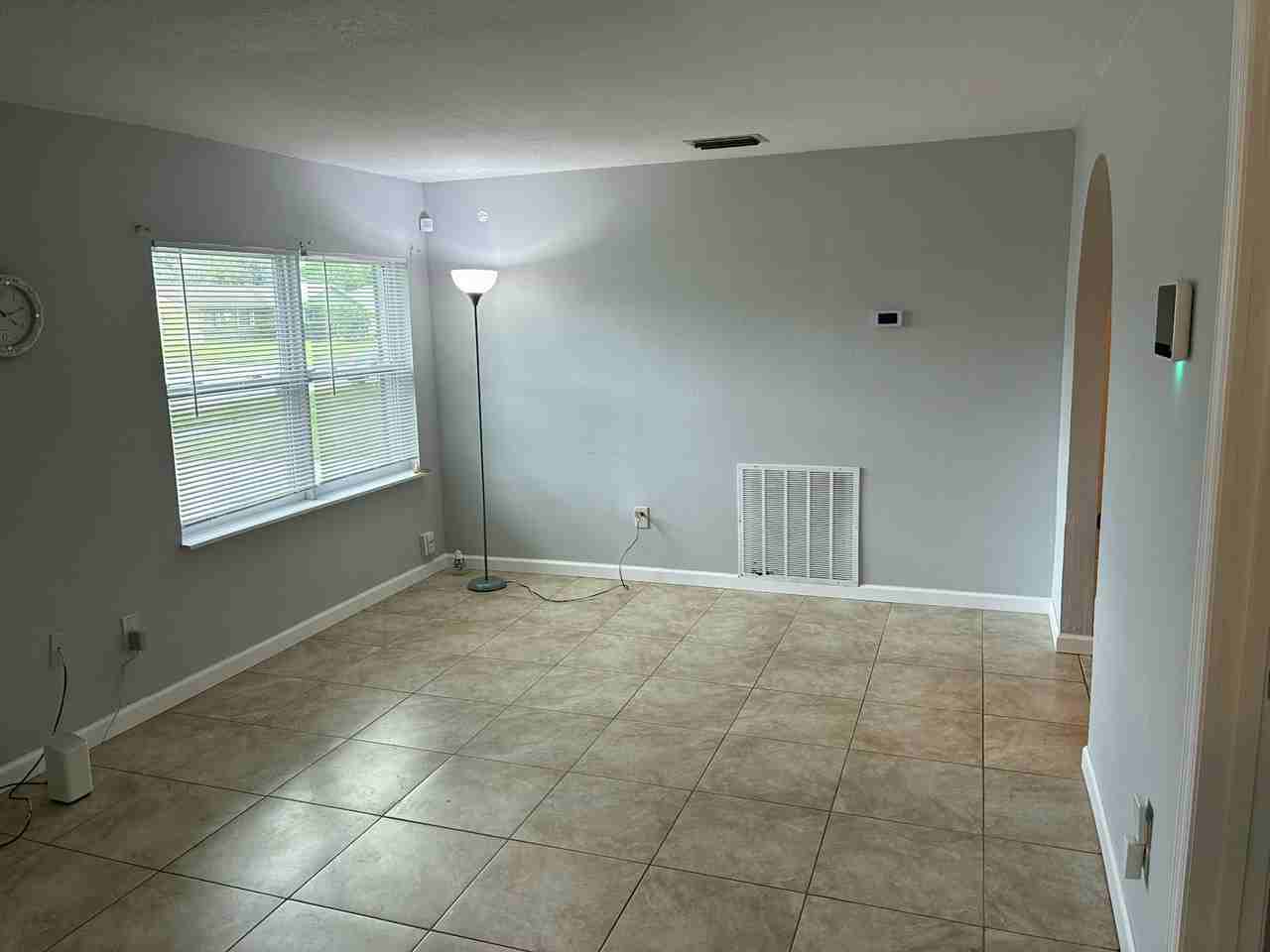 202 Essex Dr - Photo 6 of 15