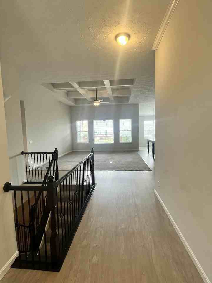 1596 Sierra Vista Way - Photo 2 of 34
