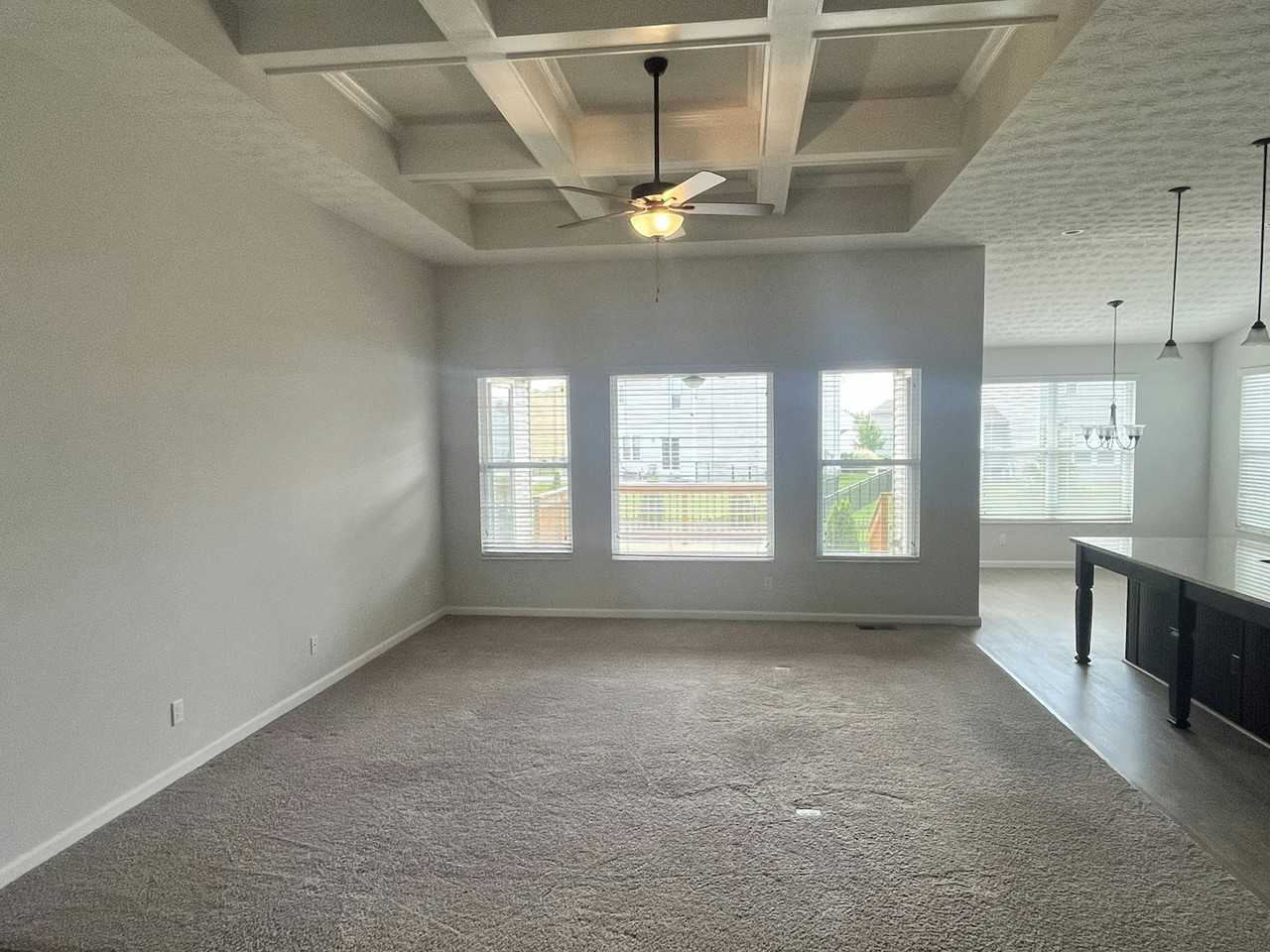 1596 Sierra Vista Way - Photo 3 of 34