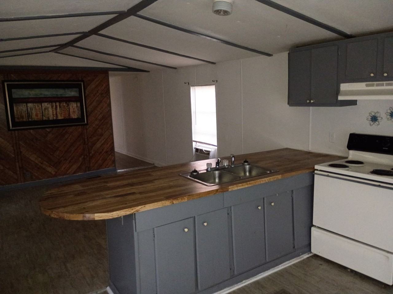 410 King St - Photo 3 of 6