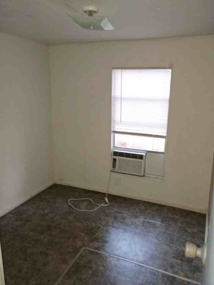 410 King St - Photo 4 of 6
