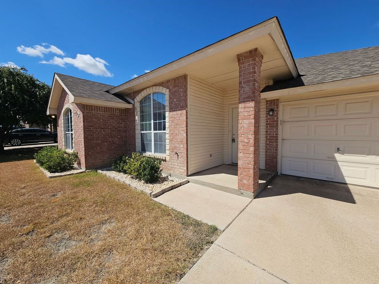 3701 Foxglove Ln - Photo 2 of 23