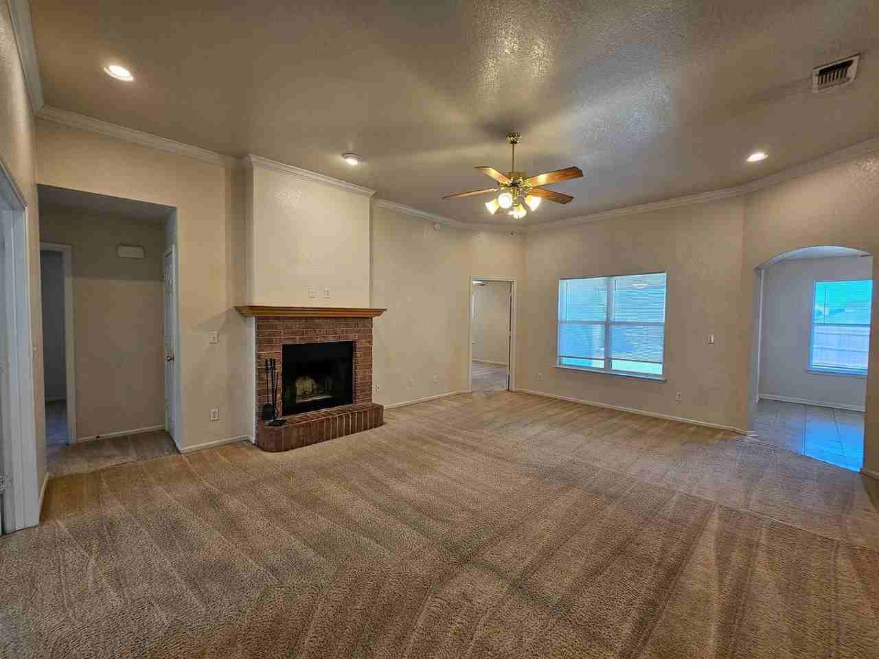 3701 Foxglove Ln - Photo 4 of 23