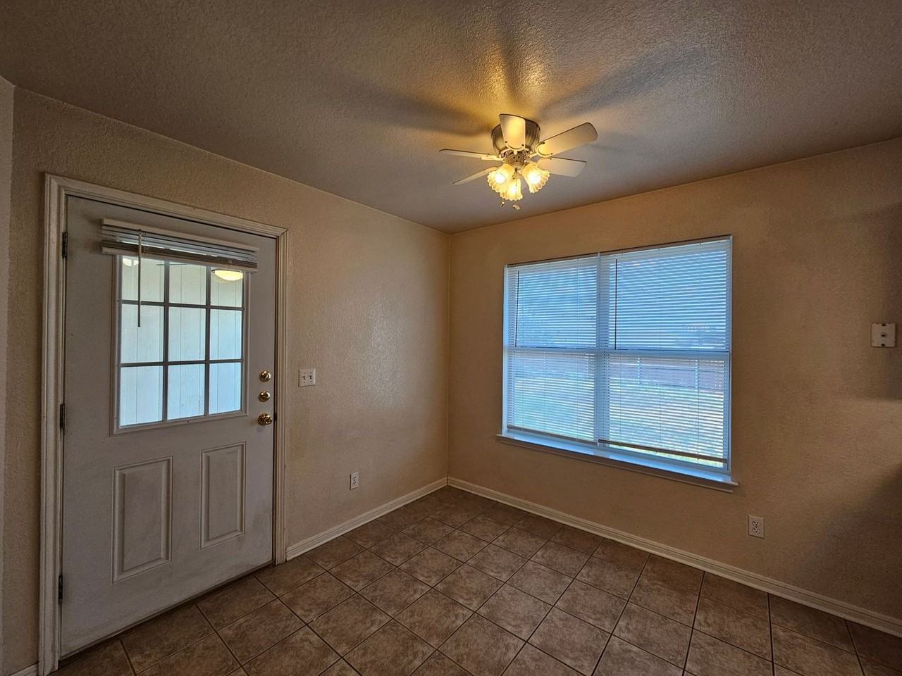 3701 Foxglove Ln - Photo 5 of 23