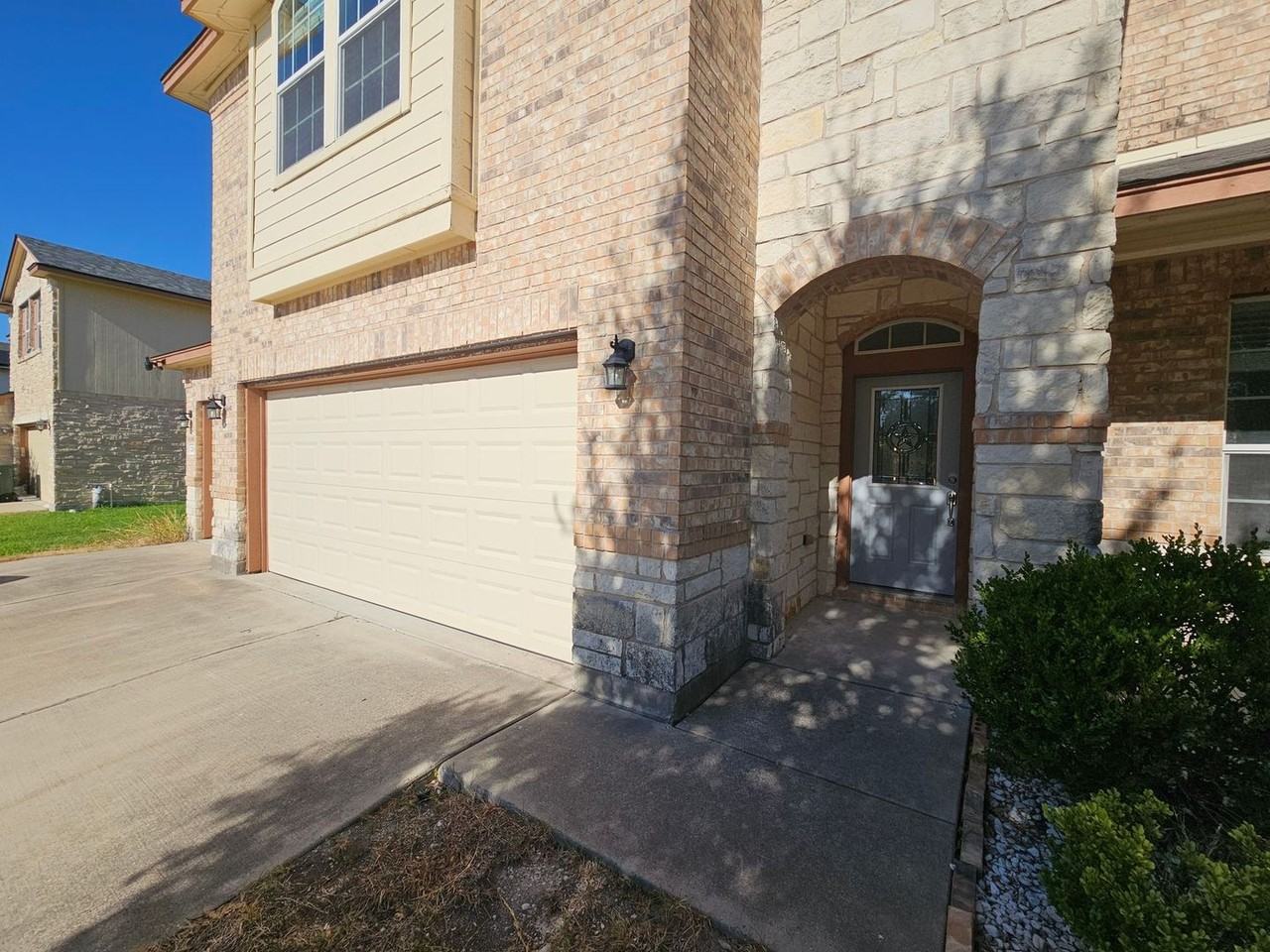 2303 Scott Dr - Photo 3 of 35
