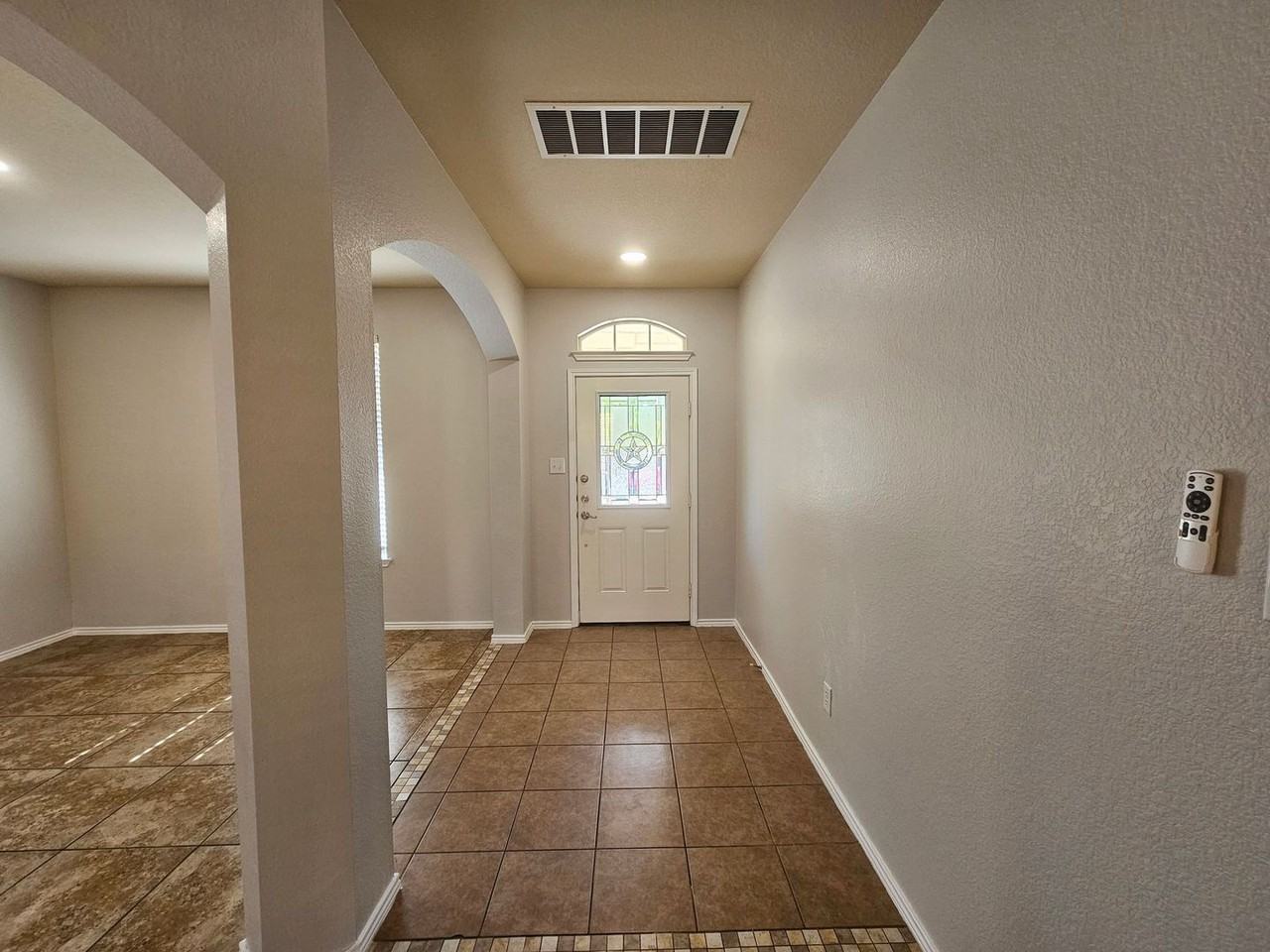2303 Scott Dr - Photo 4 of 35