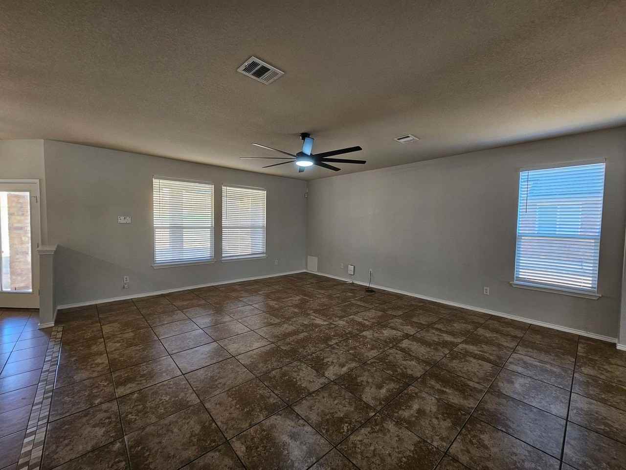 2303 Scott Dr - Photo 7 of 35