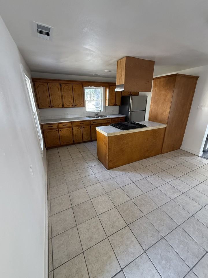 212 S Patterson St #NA - Photo 2 of 8