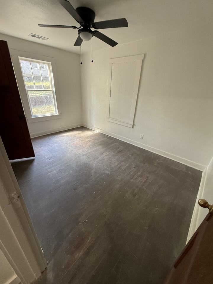 212 S Patterson St #NA - Photo 7 of 8