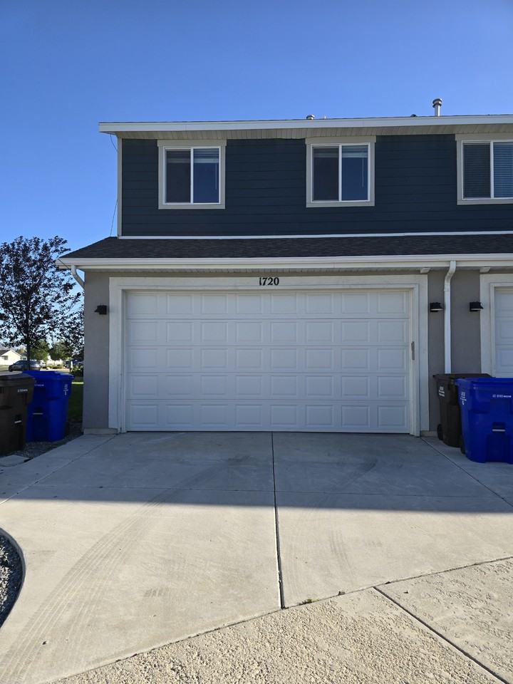 1720 E Stone Creek Way #1720 - Photo 2 of 20