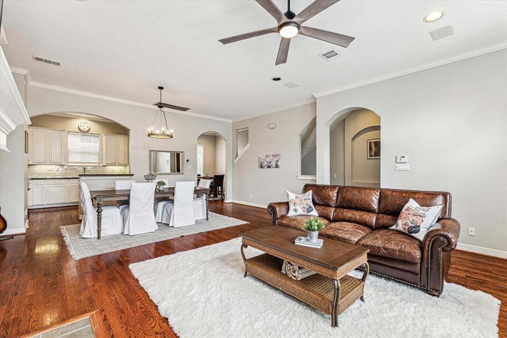 607 Leverkuhn St #607 - Photo 4 of 17