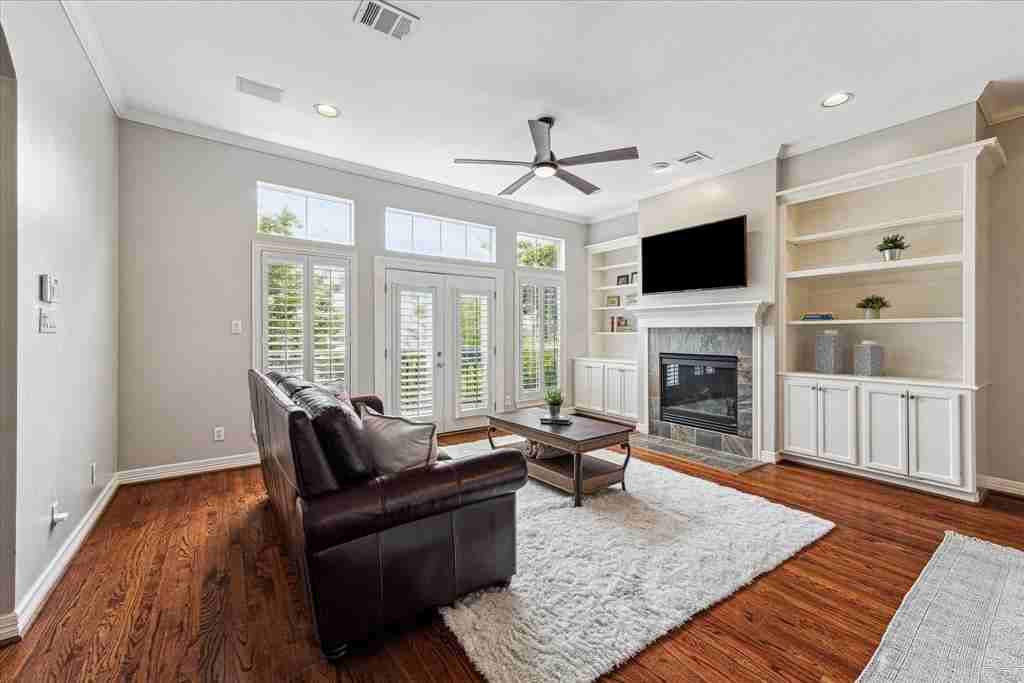 607 Leverkuhn St #607 - Photo 5 of 17