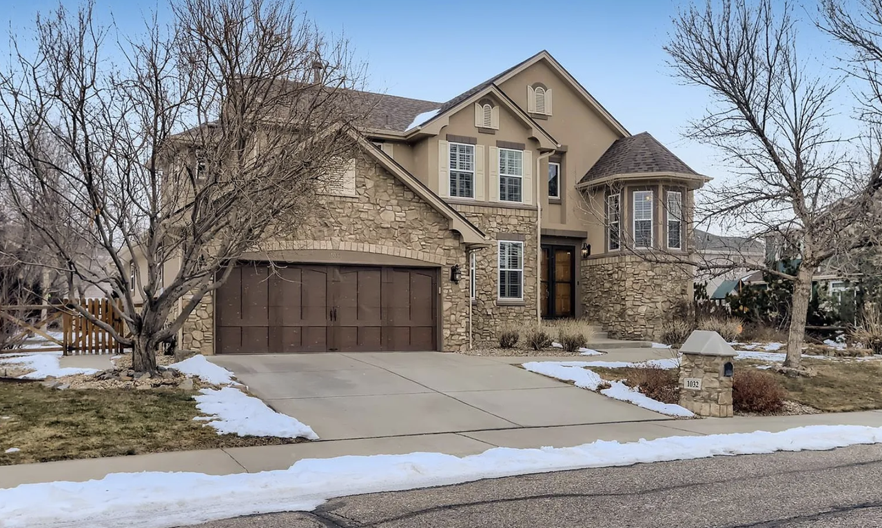 1032 Wyndemere Cir #NA - Photo 2 of 32