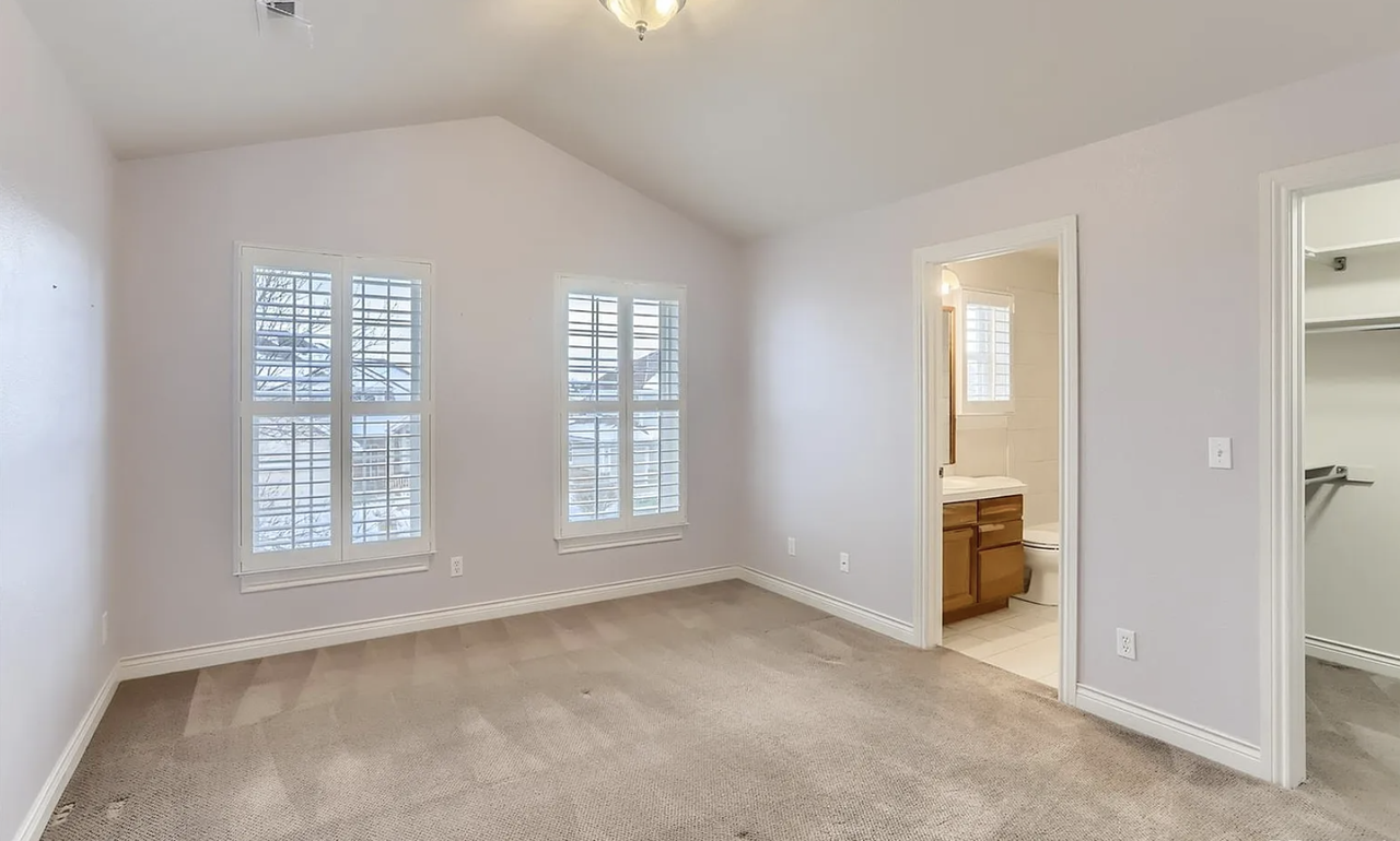 1032 Wyndemere Cir #NA - Photo 5 of 32