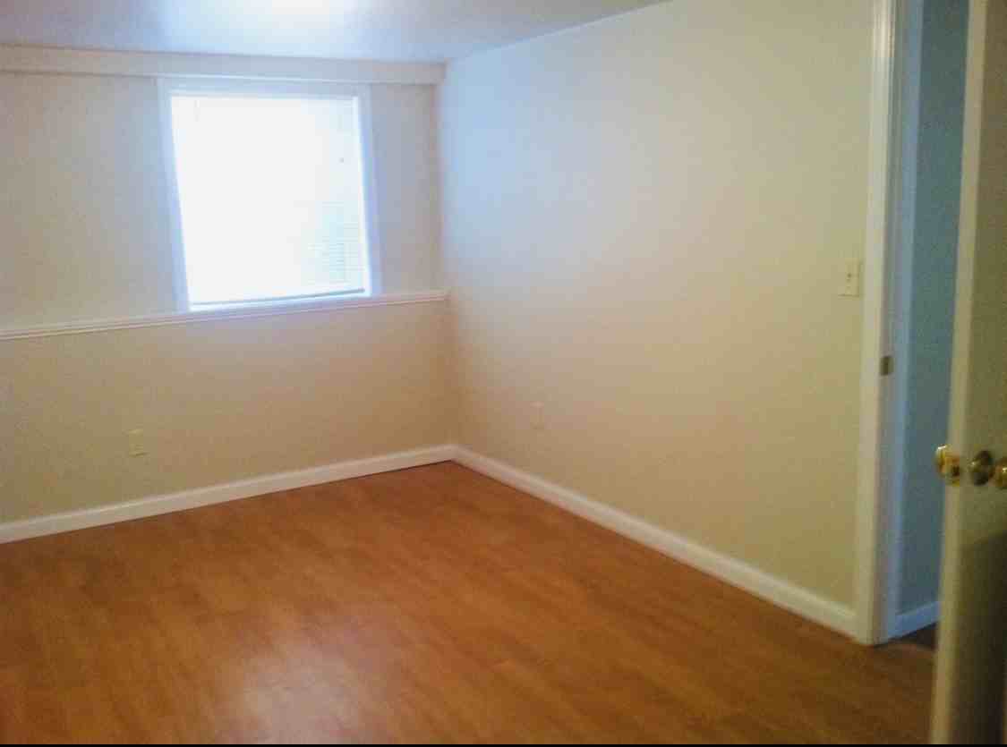 909 Willow St #1-2 - Photo 6 of 6