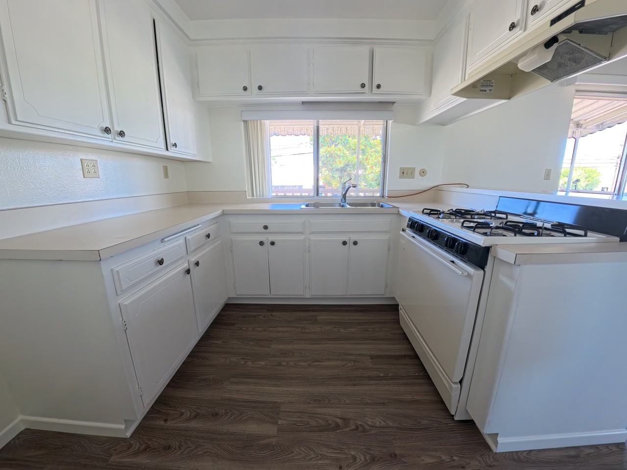 1917 W Bayport Cir #D - Photo 3 of 11