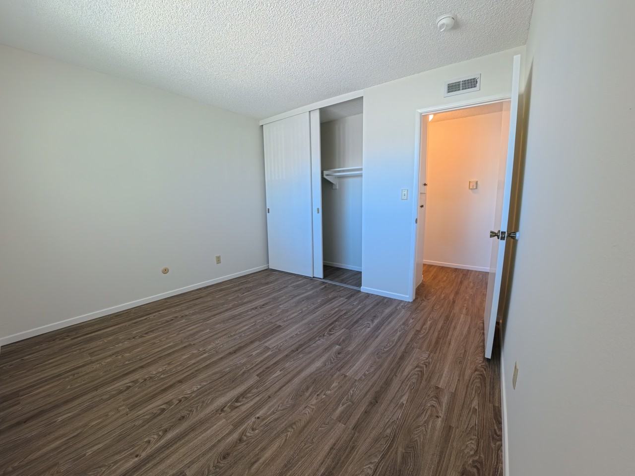 1917 W Bayport Cir #D - Photo 6 of 11