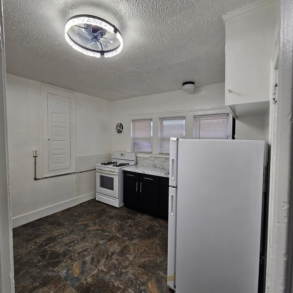 1929 Calvert St Nw #2 - Photo 5 of 14