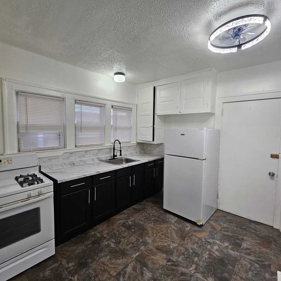 1929 Calvert St Nw #2 - Photo 6 of 14