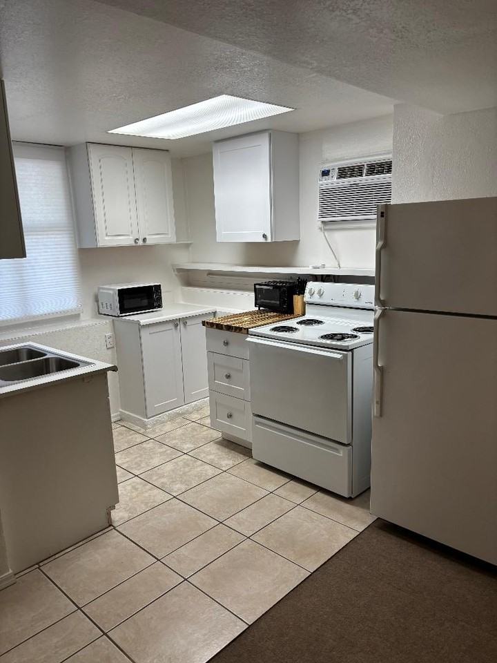 210 S Third St #B - Photo 5 of 10