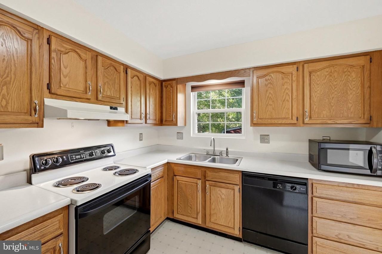 200 Freeton Ct #NA - Photo 5 of 22