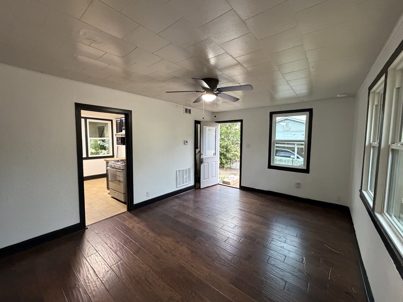 1015 E Wenonah Blvd #NA - Photo 5 of 14