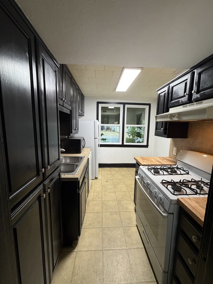 1015 E Wenonah Blvd #NA - Photo 7 of 14
