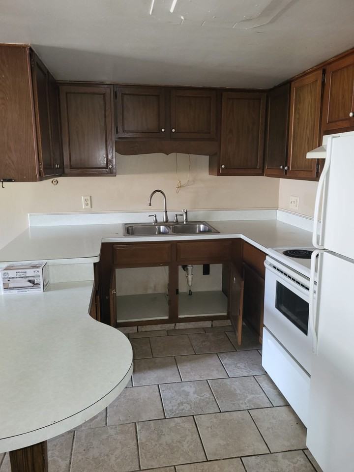 211 E 9th St #1 - Photo 5 of 10
