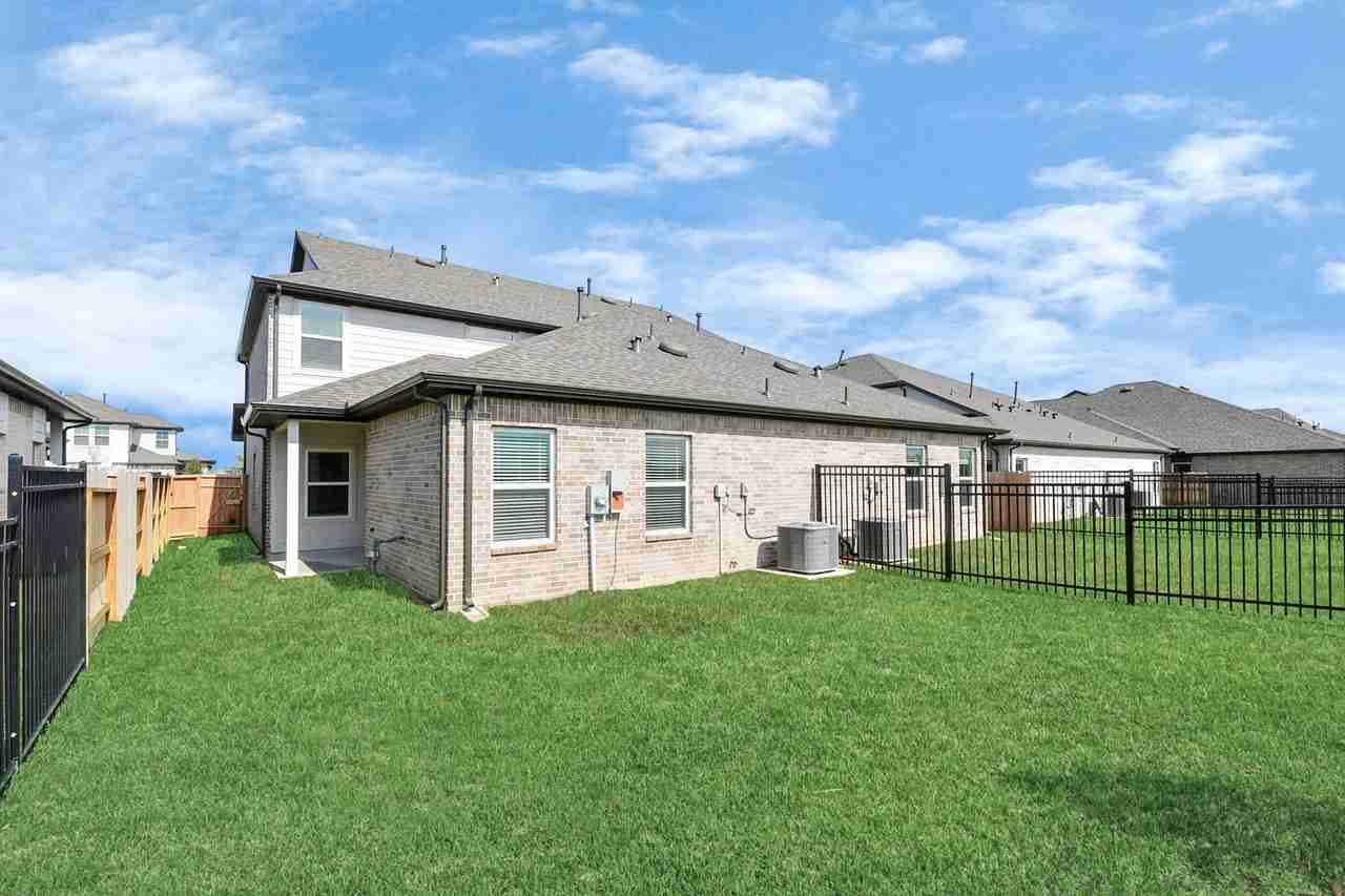 21035 Shore Oak Dr - Photo 5 of 47