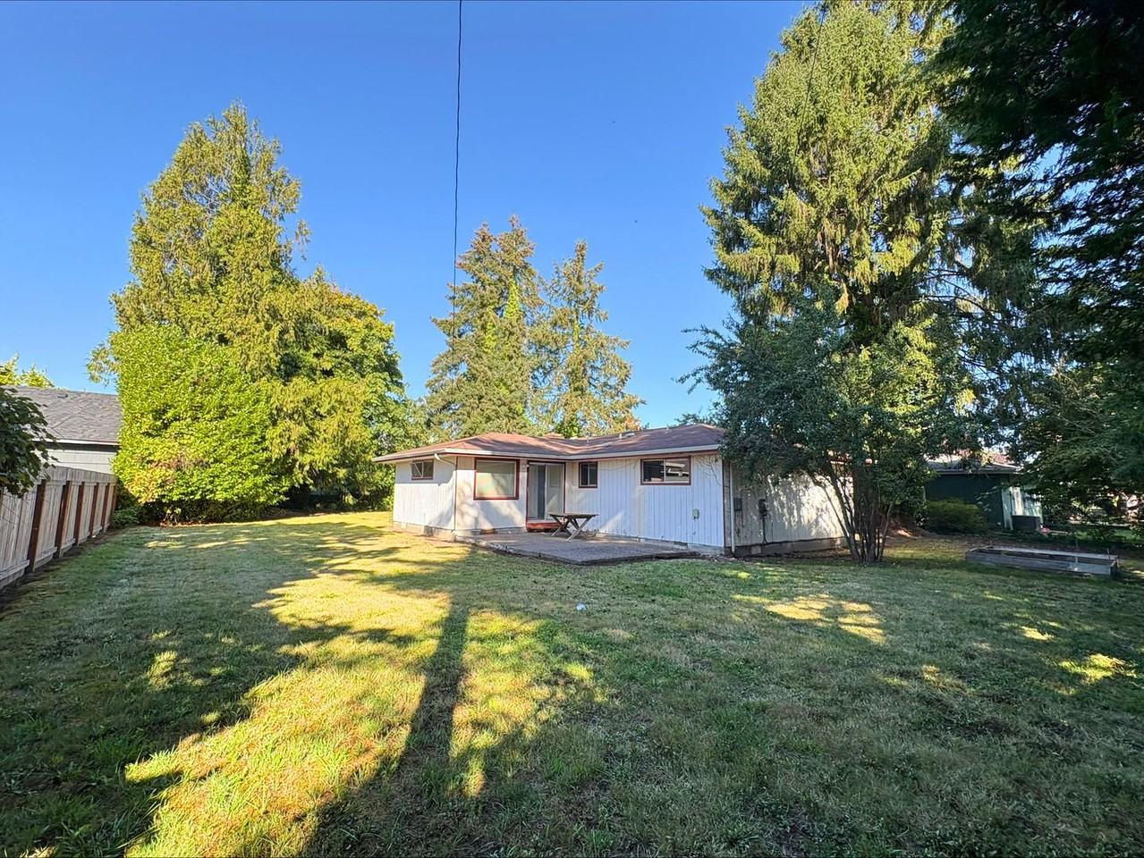 1115 Nw 20th St - Photo 2 of 23