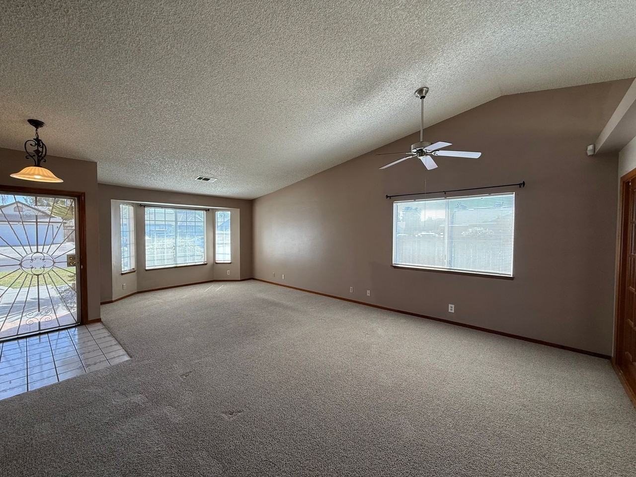 980 Lakewood Dr - Photo 2 of 14