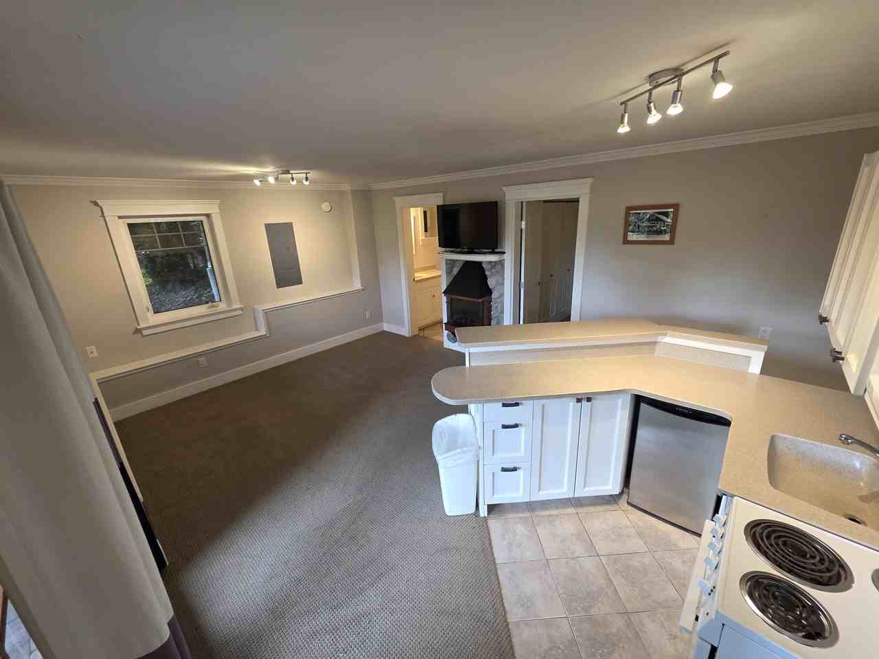 103 Goodman Rd #B - Photo 4 of 10