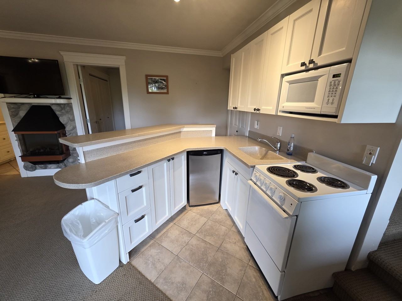 103 Goodman Rd #B - Photo 5 of 10