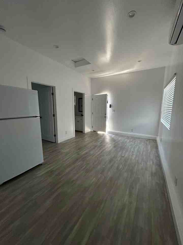 252 1/2 W 43rd St #252-5 - Photo 2 of 6