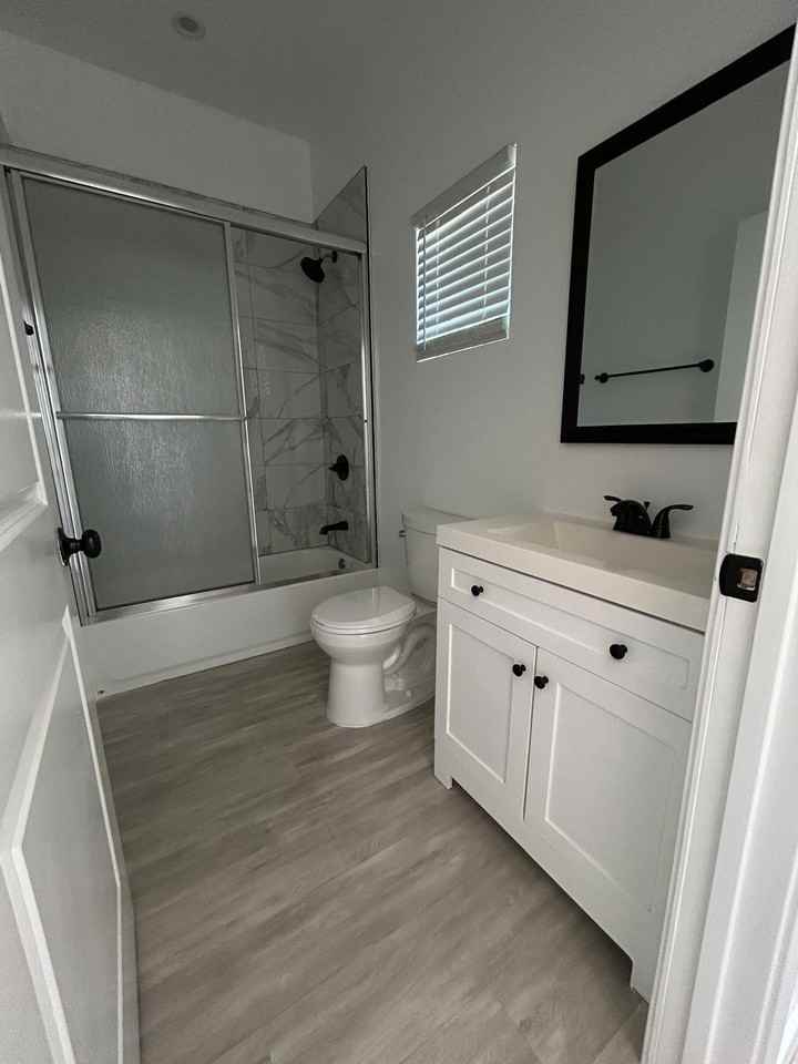 252 1/2 W 43rd St #252-5 - Photo 3 of 6