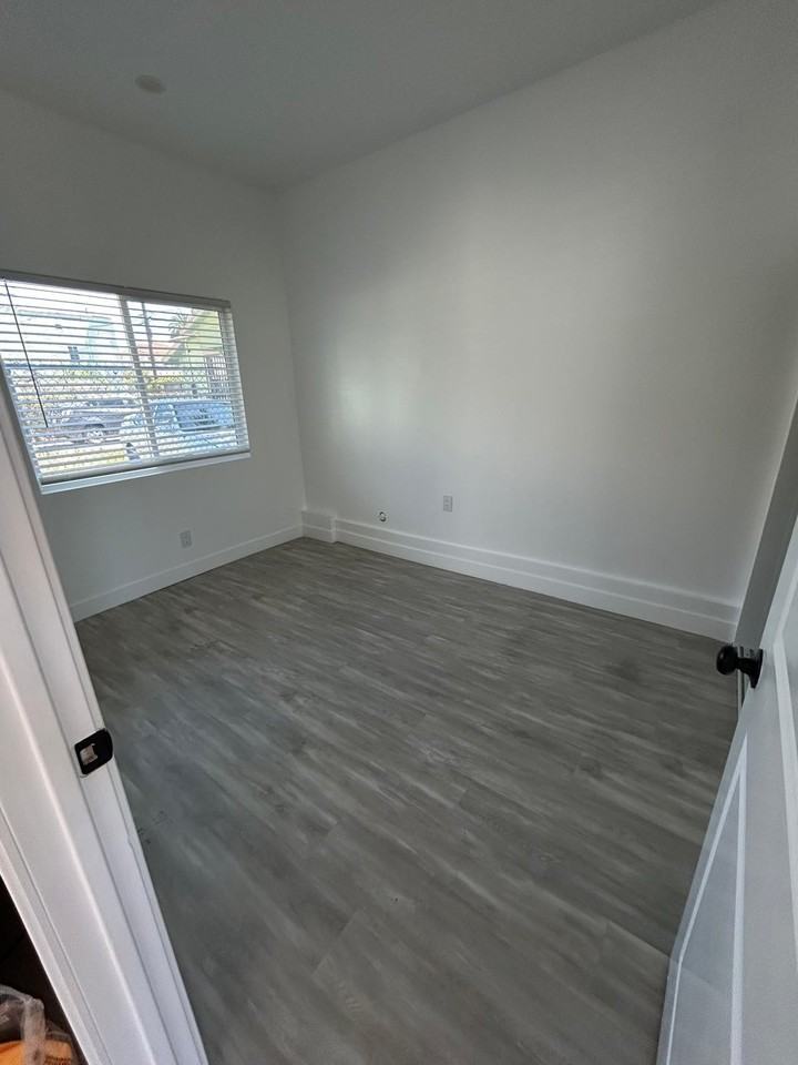 252 1/2 W 43rd St #252-5 - Photo 6 of 6