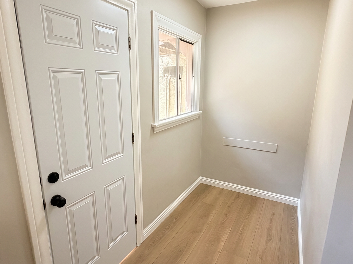 139 S 3rd Ave #1 - Photo 4 of 13