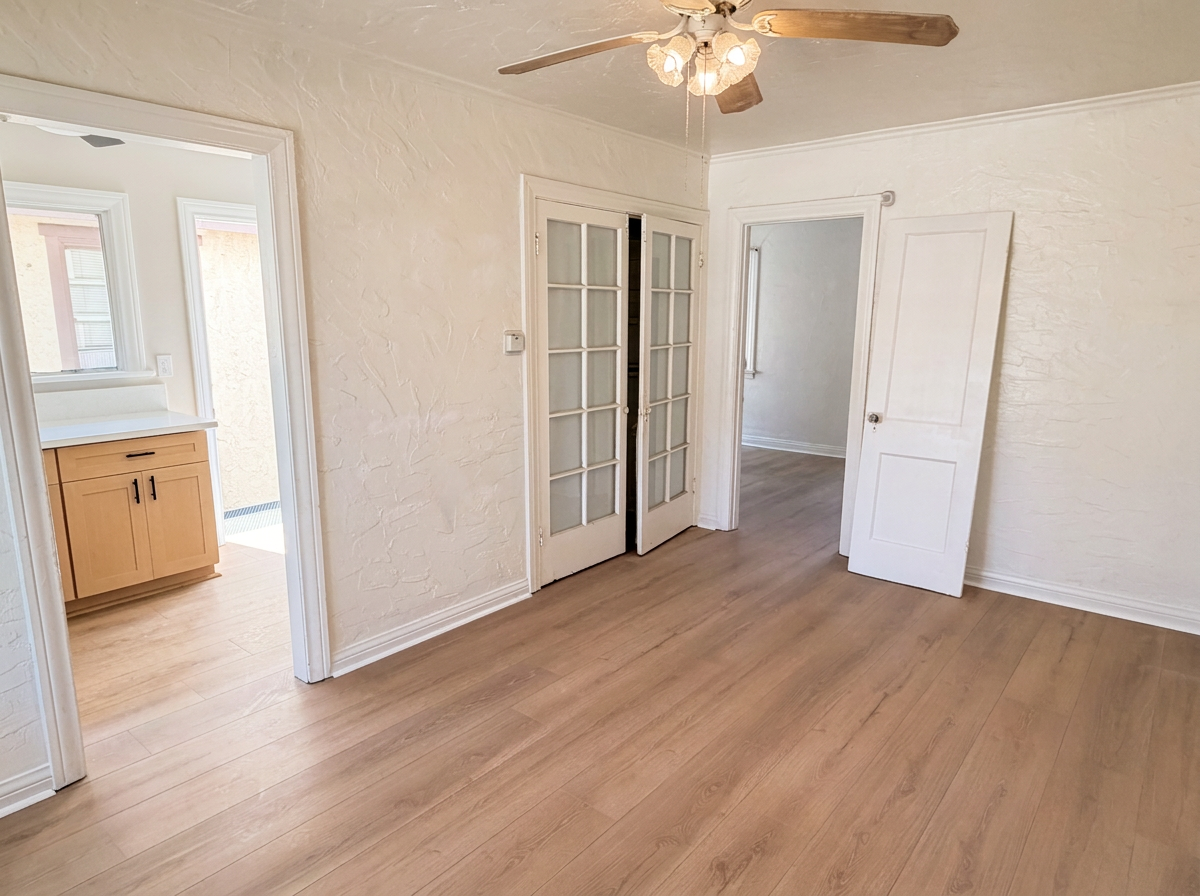 139 S 3rd Ave #1 - Photo 6 of 13