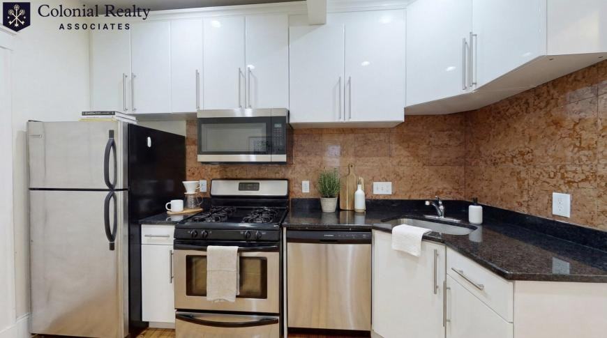 65 Babcock St - Photo 3 of 10