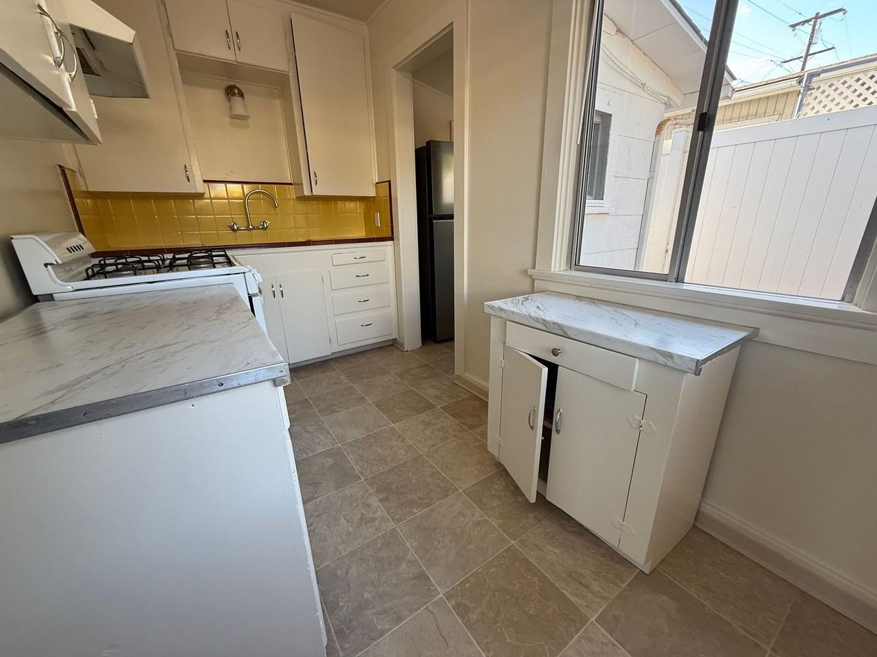 1770 Fortuna Ave - Photo 5 of 27