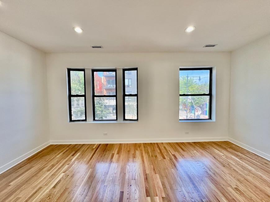 1411 W Lunt Ave - Photo 3 of 10
